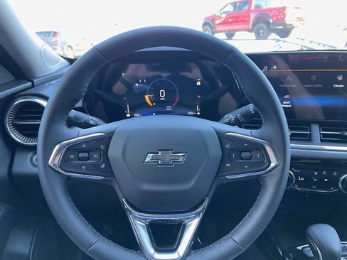 Used 2025 Chevrolet Trax ACTIV FWD image 23