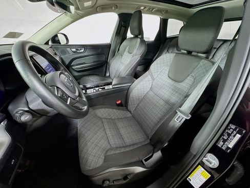 Used 2023 Volvo XC60 B5 Core AWD/4WD image 14