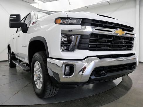 Used 2025 Chevrolet Silverado 2500 LT AWD/4WD image 38