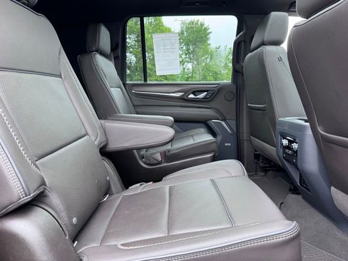 Used 2021 GMC Yukon XL Denali w/ Denali Premium Package AWD/4WD image 14