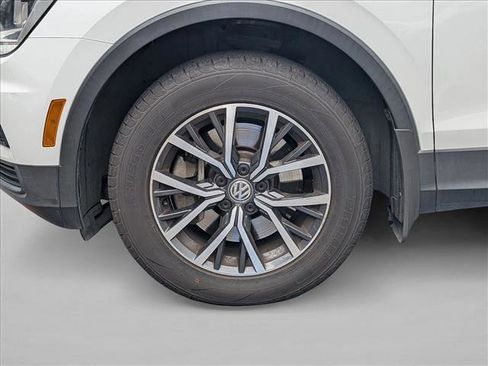 Used 2020 Volkswagen Tiguan SE image 10