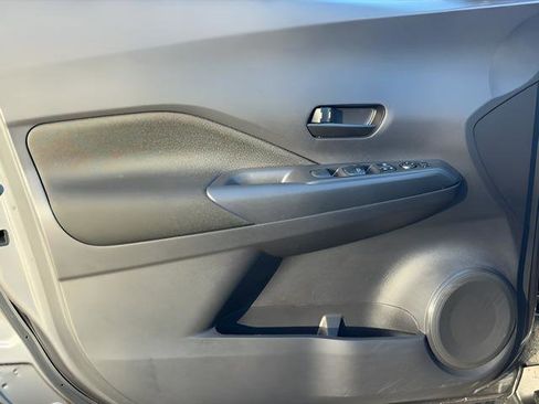 Certified 2025 Nissan Kicks Play S image 14