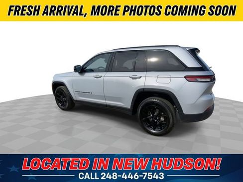 Used 2025 Jeep Grand Cherokee Altitude image 8