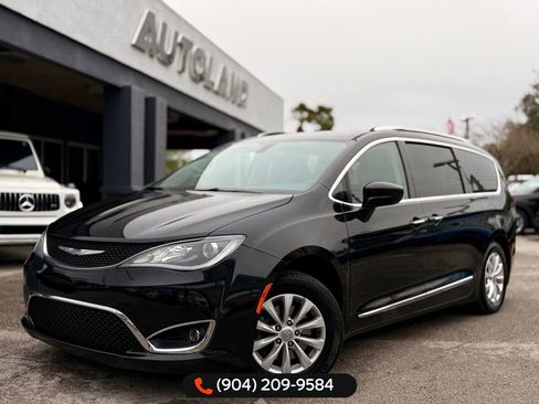 Used 2019 Chrysler Pacifica Touring-L image 1