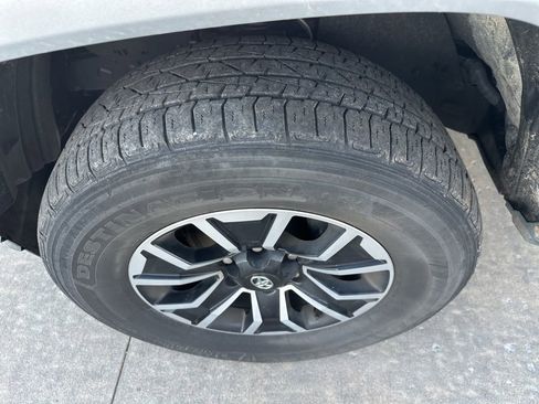 Used 2022 Toyota Tacoma TRD Sport image 33