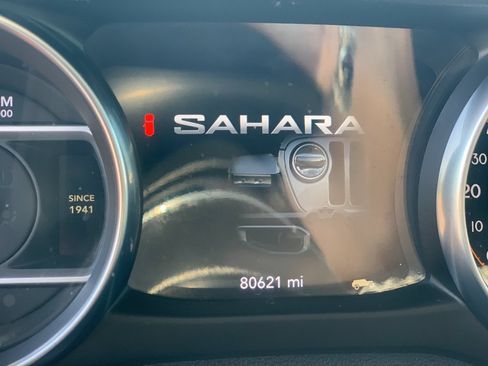 Used 2021 Jeep Wrangler Unlimited Sahara AWD/4WD image 31
