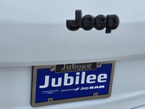 New 2025 Jeep Grand Cherokee L Altitude AWD/4WD image 30