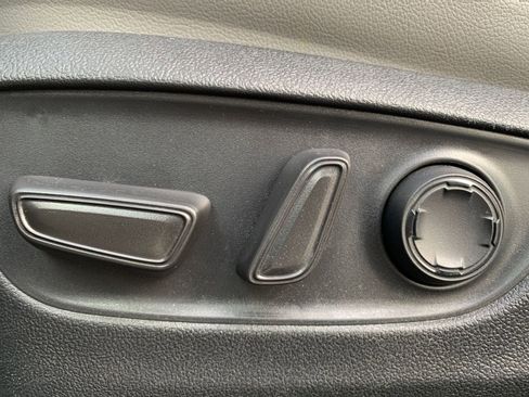 Used 2025 Toyota Sienna XLE image 25