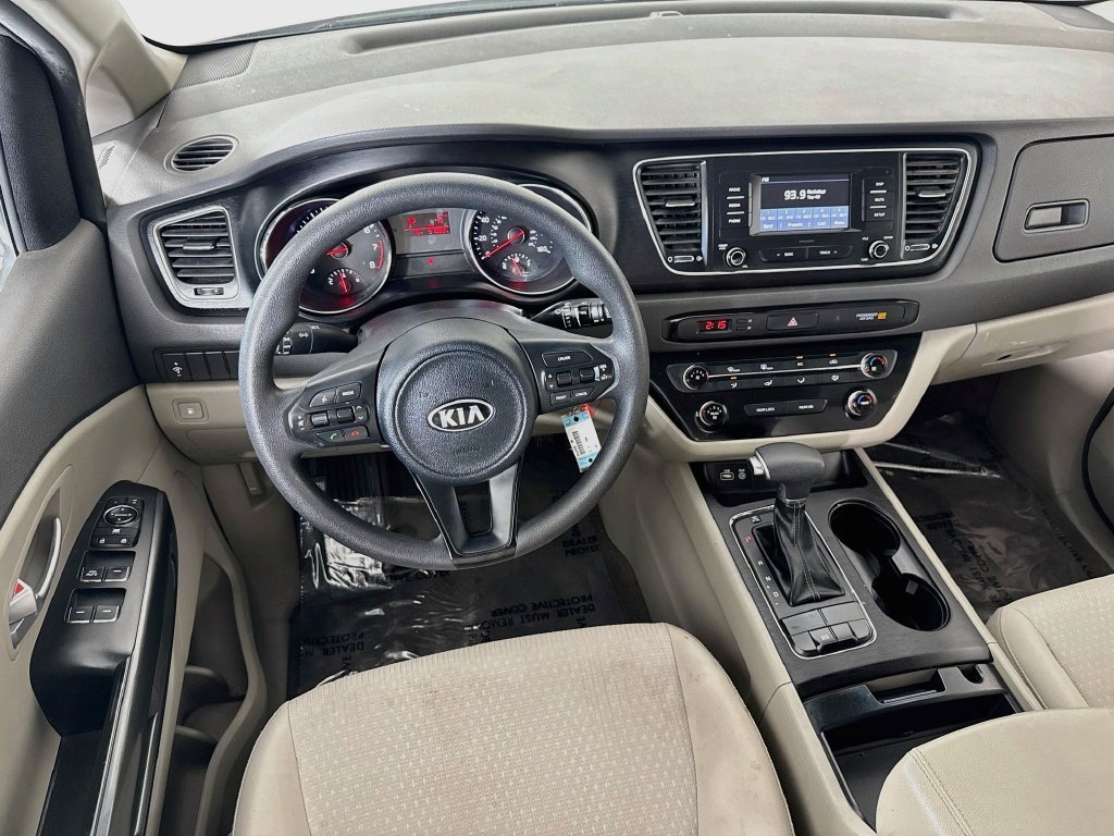 Used 2018 Kia Sedona L FWD image 16
