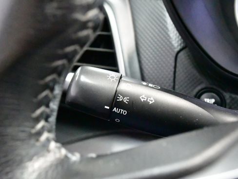 Used 2019 Subaru Forester Premium w/ All-Weather Package image 32