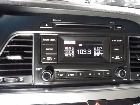 Used 2017 Hyundai Sonata SE image 12