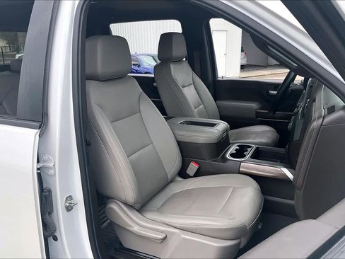 Certified 2022 Chevrolet Silverado 2500 LT w/ Convenience Package image 8