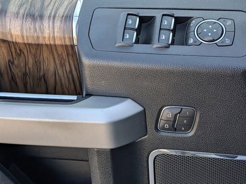 Used 2019 Ford F150 Lariat image 27