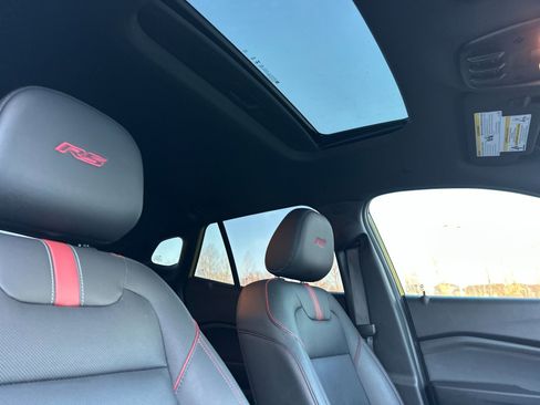 Used 2024 Chevrolet Trax RS w/ Sunroof Package image 16