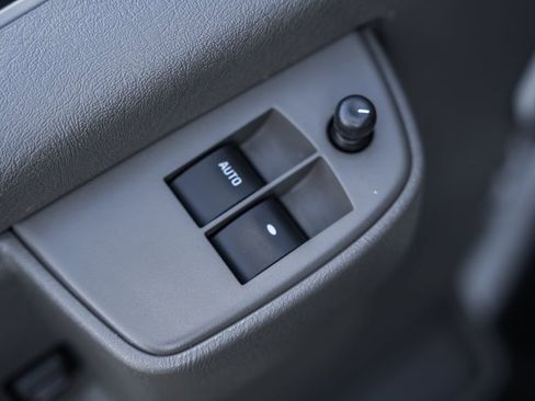 Used 2023 GMC Savana 2500 image 40