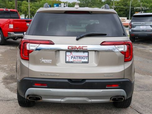 Used 2023 GMC Acadia SLE w/ Driver Convenience Package image 4