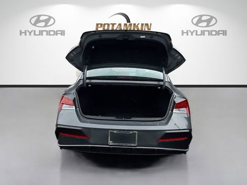 Certified 2025 Hyundai Elantra SEL image 25