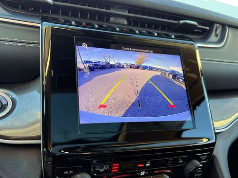 Certified 2023 Jeep Grand Cherokee Laredo w/ Luxury Tech Group I image 28