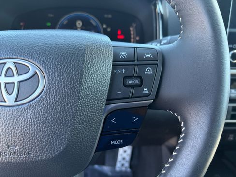 Used 2026 Toyota Camry SE FWD image 15