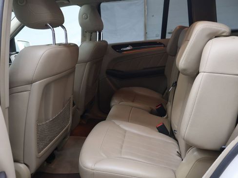 Used 2015 Mercedes-Benz GL 450 4MATIC w/ Appearance Package image 16