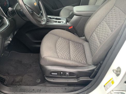 Used 2018 Chevrolet Equinox LT FWD image 16