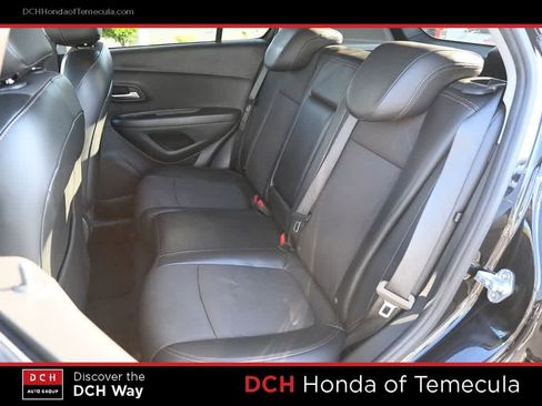 Used 2020 Chevrolet Trax LT w/ LT Convenience Package FWD image 19