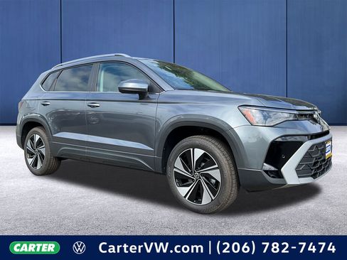 New 2025 Volkswagen Taos SE image 1