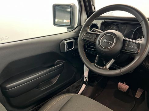 Used 2024 Jeep Wrangler Unlimited AWD/4WD image 11