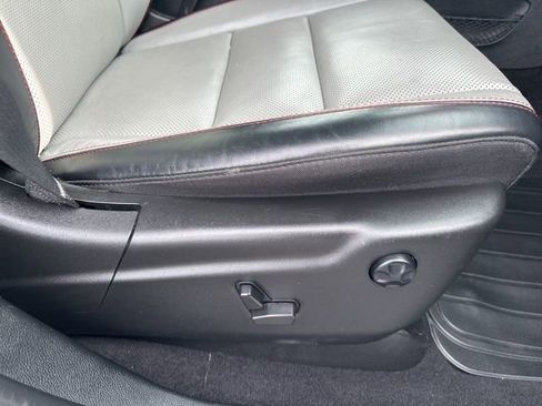 Used 2024 Dodge Durango GT image 24