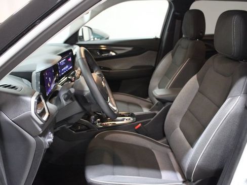Used 2024 Chevrolet TrailBlazer LT w/ Convenience Package FWD image 18