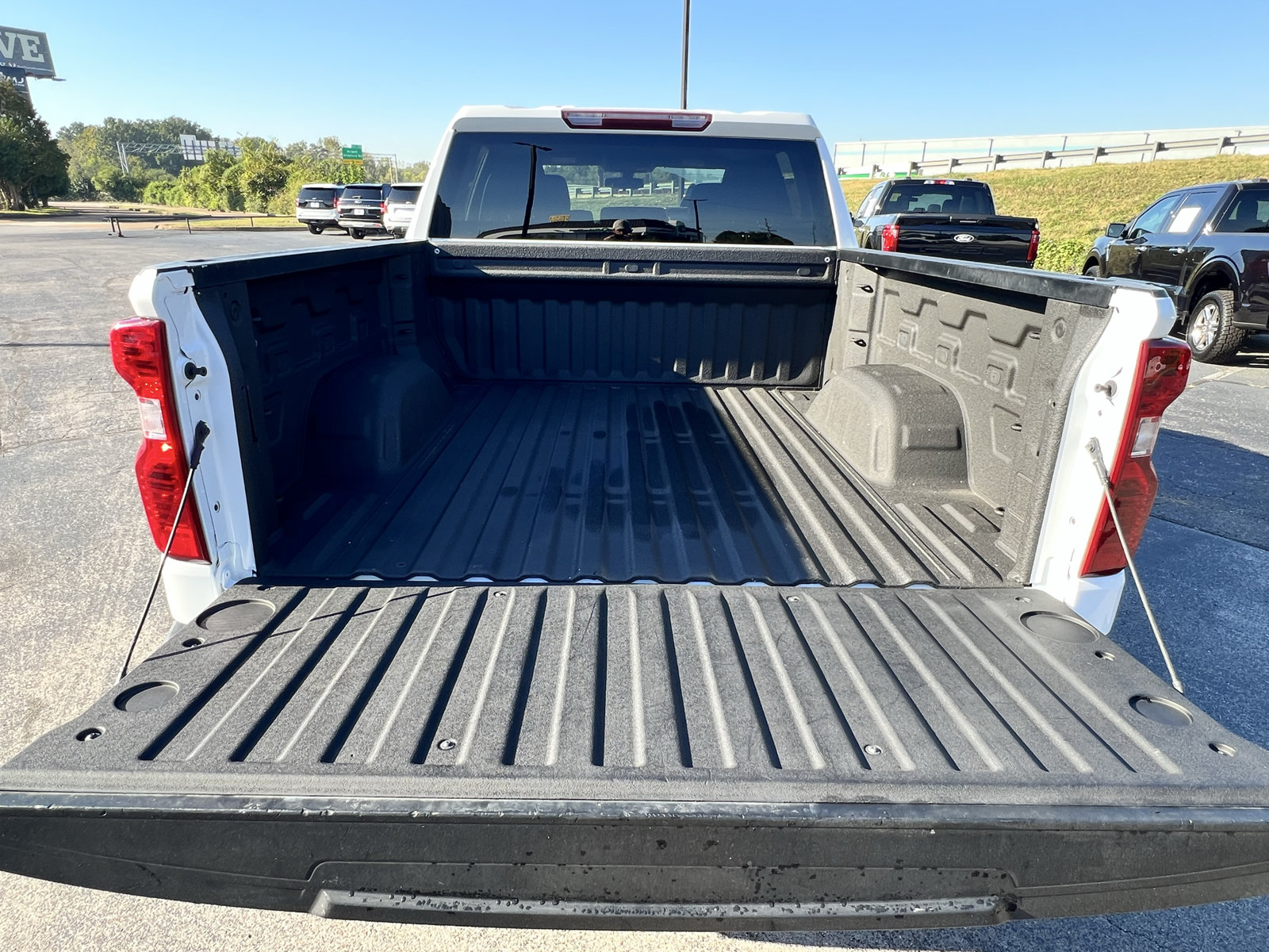 Used 2021 Chevrolet Silverado 1500 LT RWD image 15
