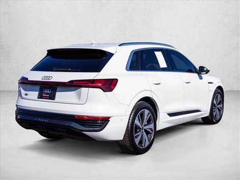 Used 2024 Audi Q8 e-tron Premium Plus w/ Premium Plus Package image 5