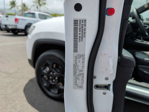 Used 2024 Jeep Compass Trailhawk AWD/4WD image 24
