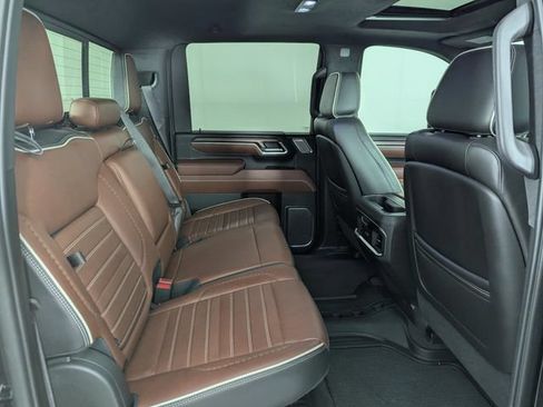 Used 2024 GMC Sierra 2500 Denali Ultimate AWD/4WD image 18