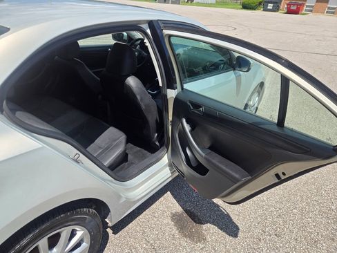 Used 2011 Volkswagen Jetta SE FWD image 28