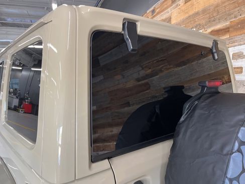 Used 2022 Jeep Wrangler Unlimited Sahara image 8