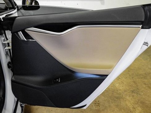 Used 2015 Tesla Model S 85D image 39