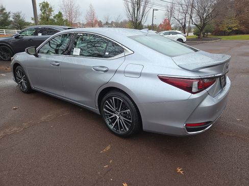 New 2025 Lexus ES 300h w/ Premium Package image 4