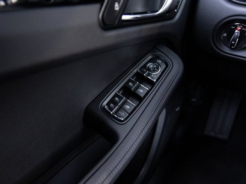 Certified 2026 Porsche Macan AWD/4WD image 22