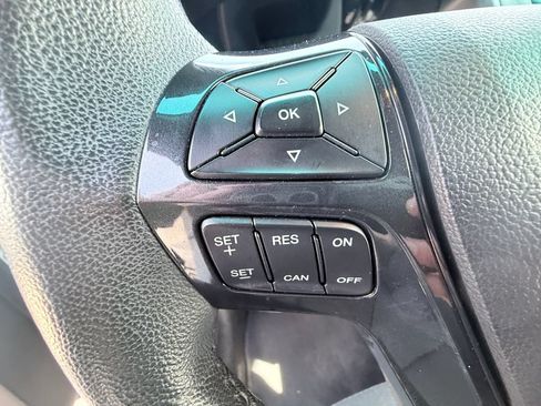 Used 2018 Ford Explorer XLT AWD/4WD image 16