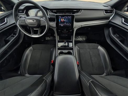 Used 2024 Jeep Grand Cherokee L Altitude image 14