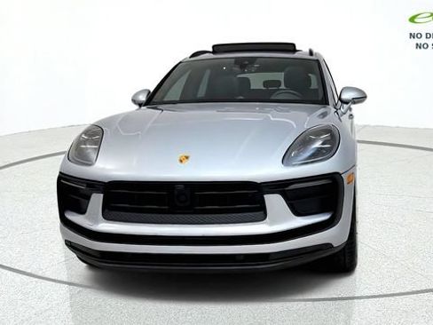 Used 2024 Porsche Macan AWD/4WD image 3