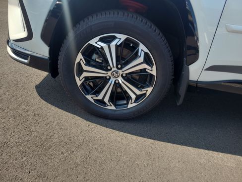 Certified 2022 Toyota RAV4 XSE w/ Premium Package AWD/4WD image 9