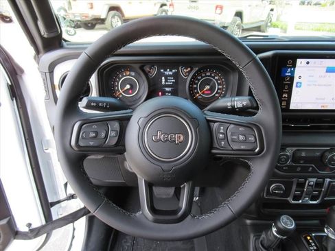 New 2025 Jeep Gladiator Sport image 17