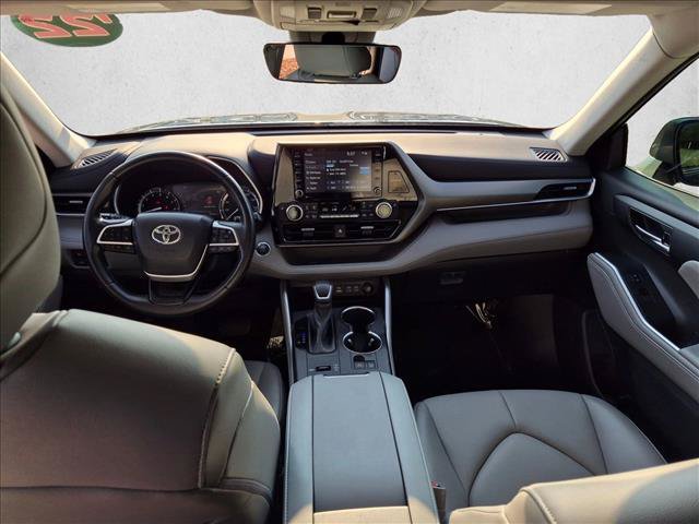 Certified 2022 Toyota Highlander XLE FWD image 17