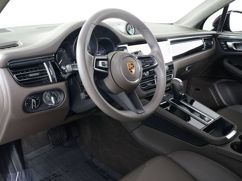 Used 2026 Porsche Macan AWD/4WD image 4