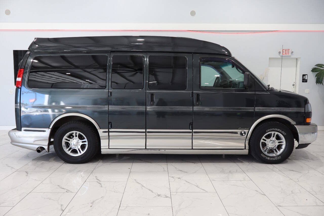 Used 2004 GMC Savana 1500 w/ Preferred Equipment Group RWD image 3