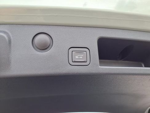 Used 2025 Chevrolet Equinox LT w/ Convenience Package II AWD/4WD image 44