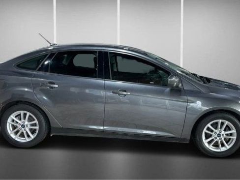 Used 2018 Ford Focus SE image 4