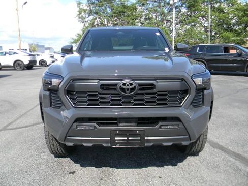 Used 2025 Toyota Tacoma TRD Off-Road AWD/4WD image 8